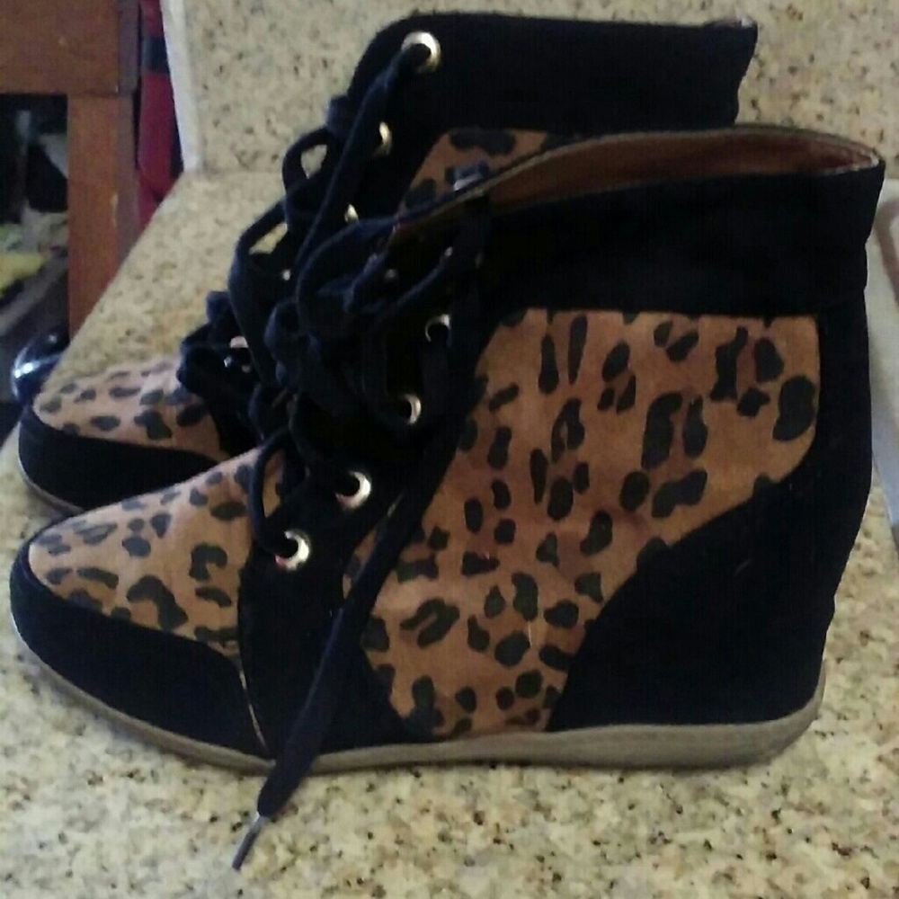 Ladies size 8 heels vey cute EUC